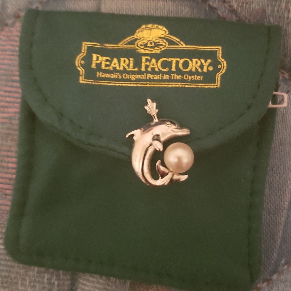 Pendant with oyster pearl